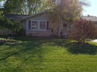 15425 W Harcove Dr, New Berlin, WI 53151