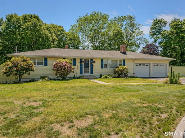25 Sandy Hollow Drive, Waterford, CT 06385