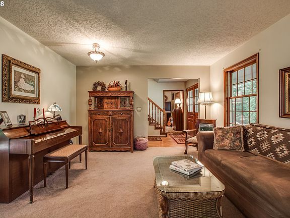 5th image of 121 NE Guston Ct