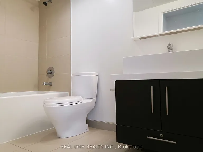 1080 Bay St #511 — Photo 10