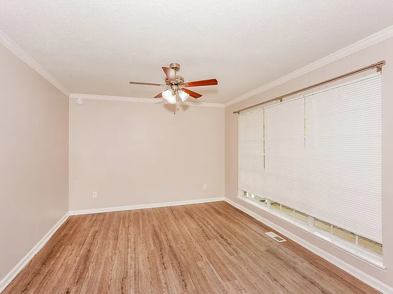5839 Brenda Dr — Photo 13
