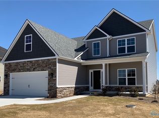 1471 Blackhawk Dr, Waterville, OH 43566