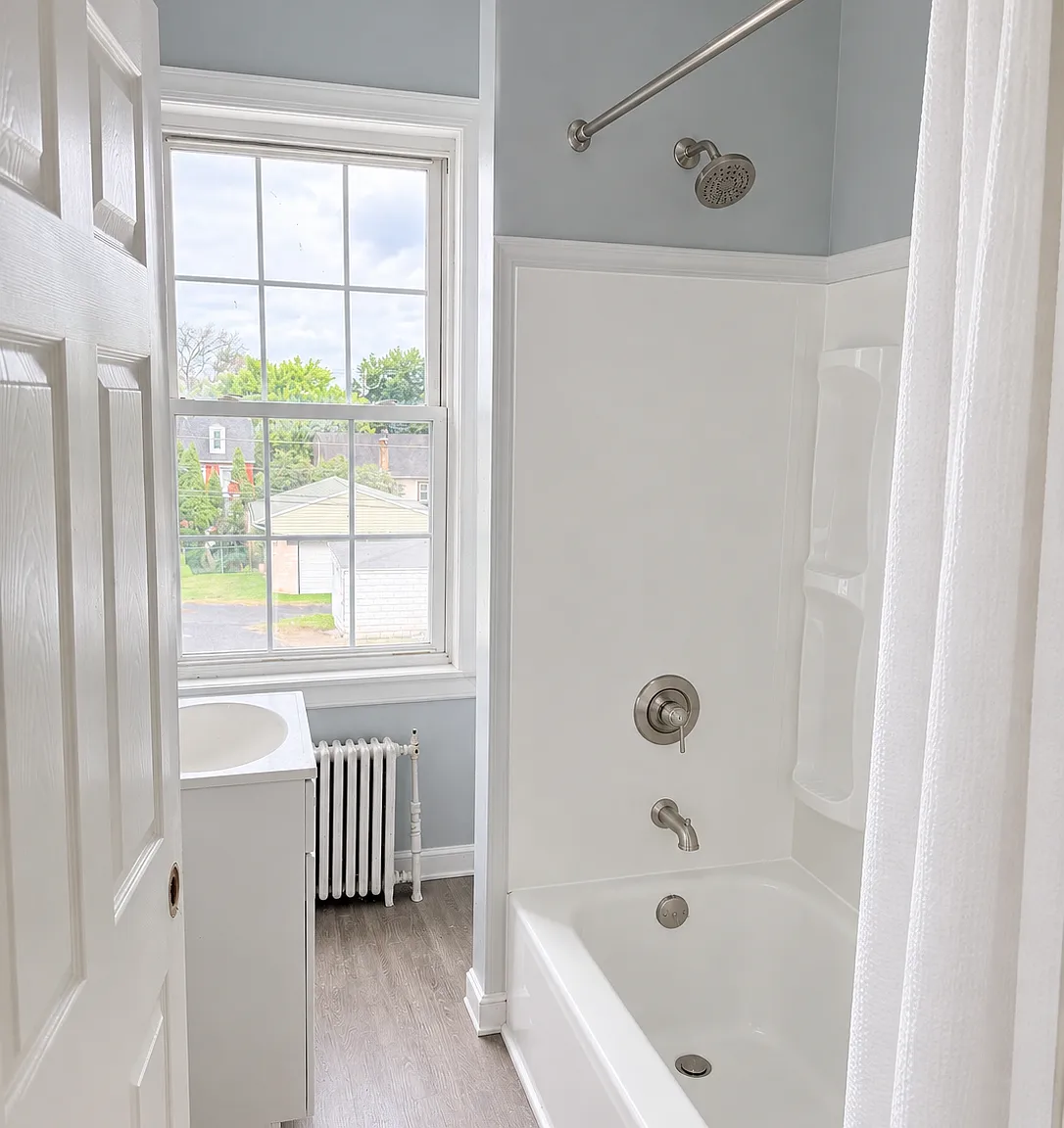 3 bed, 1050 sqft, $1,875 — Photo 1