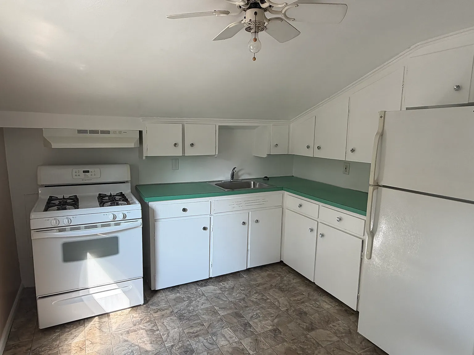 2 bed, $850 — Photo 2
