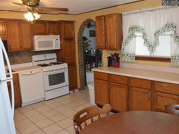 4th image of 374 Cove Beach Ave