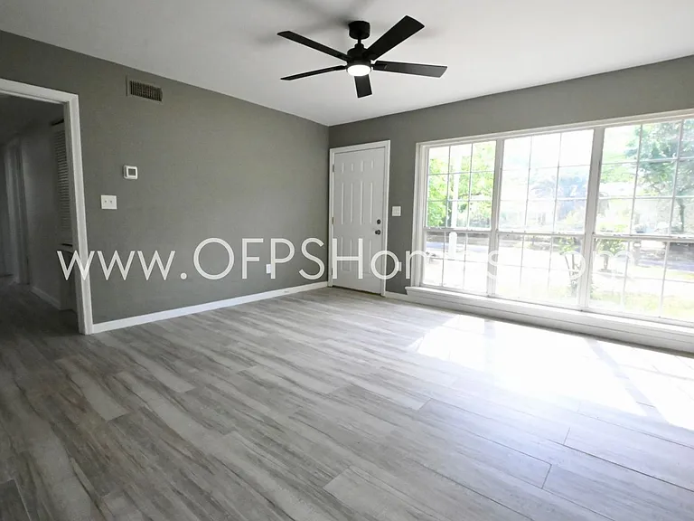 131 Adkinson Dr — Photo 6