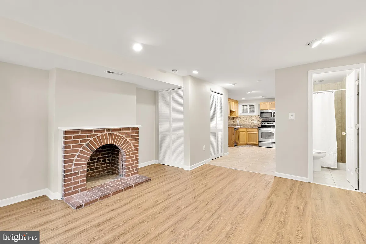 Building Photo - 1632 New Jersey Ave NW #BASEMENT