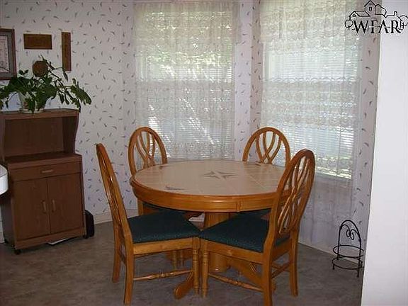 3rd image of 1002 Pawhuska Ln