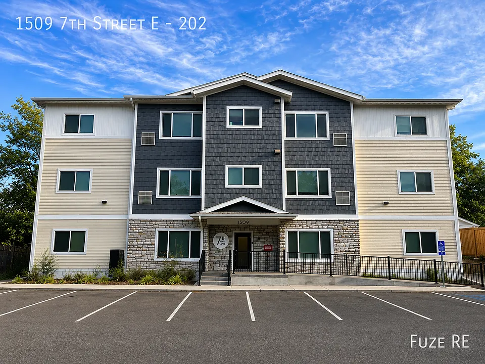 1509 7th St E #202