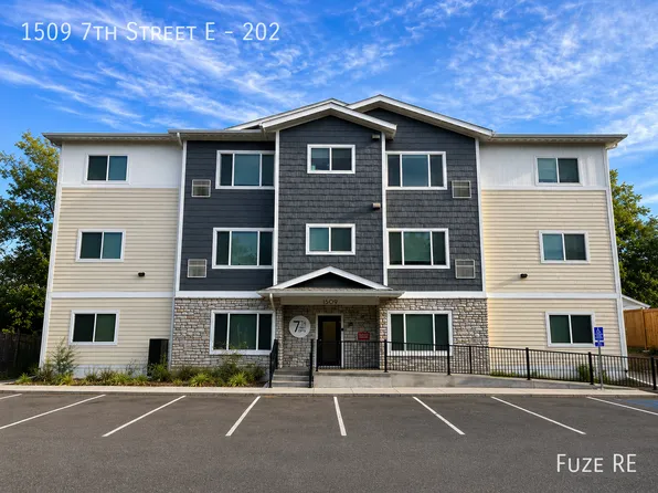 1509 7th St E #202, Saint Paul, MN 55106