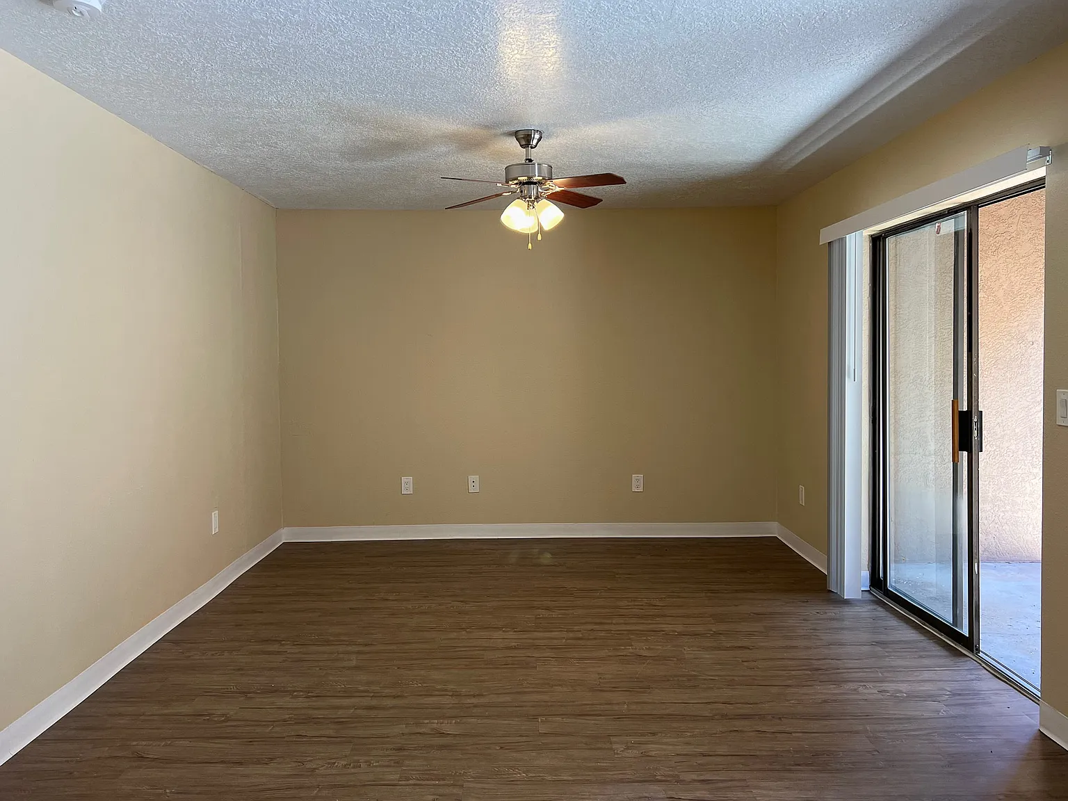 2 bed, 849 sqft, $1,190 — Photo 2