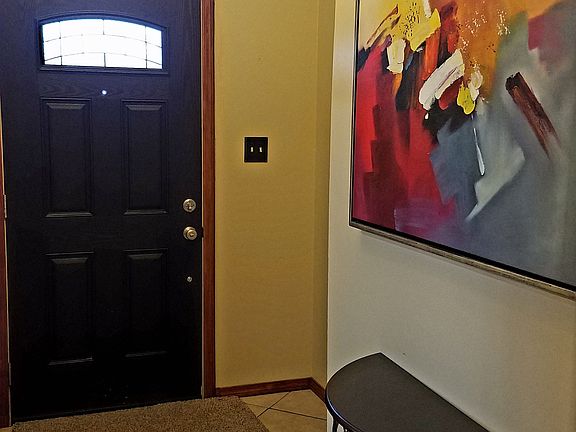 Entryway with Lg Window