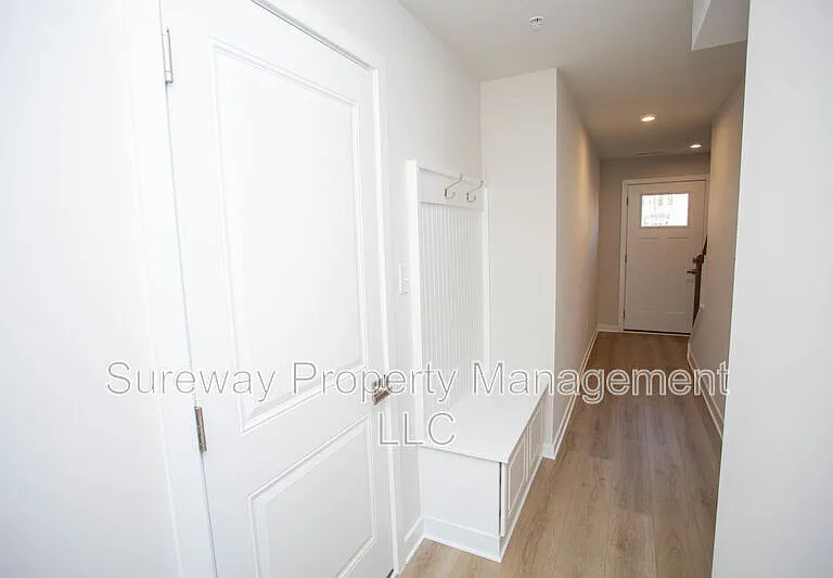 8 Foxwood Dr — Photo 3