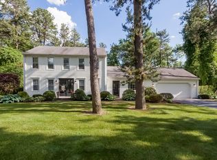 65 Metacomet Rd, Longmeadow, MA 01106