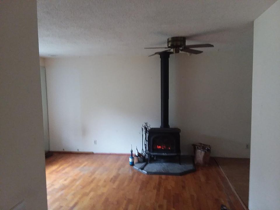 2nd image of 1921 Fir St NE