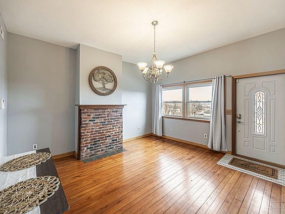5th image of 2393 Wilder Ave