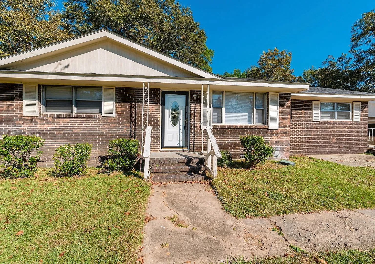 3 bed/2 bath house for rent in Fleming Heights, with fully fenced in back & front yard! — Photo 1