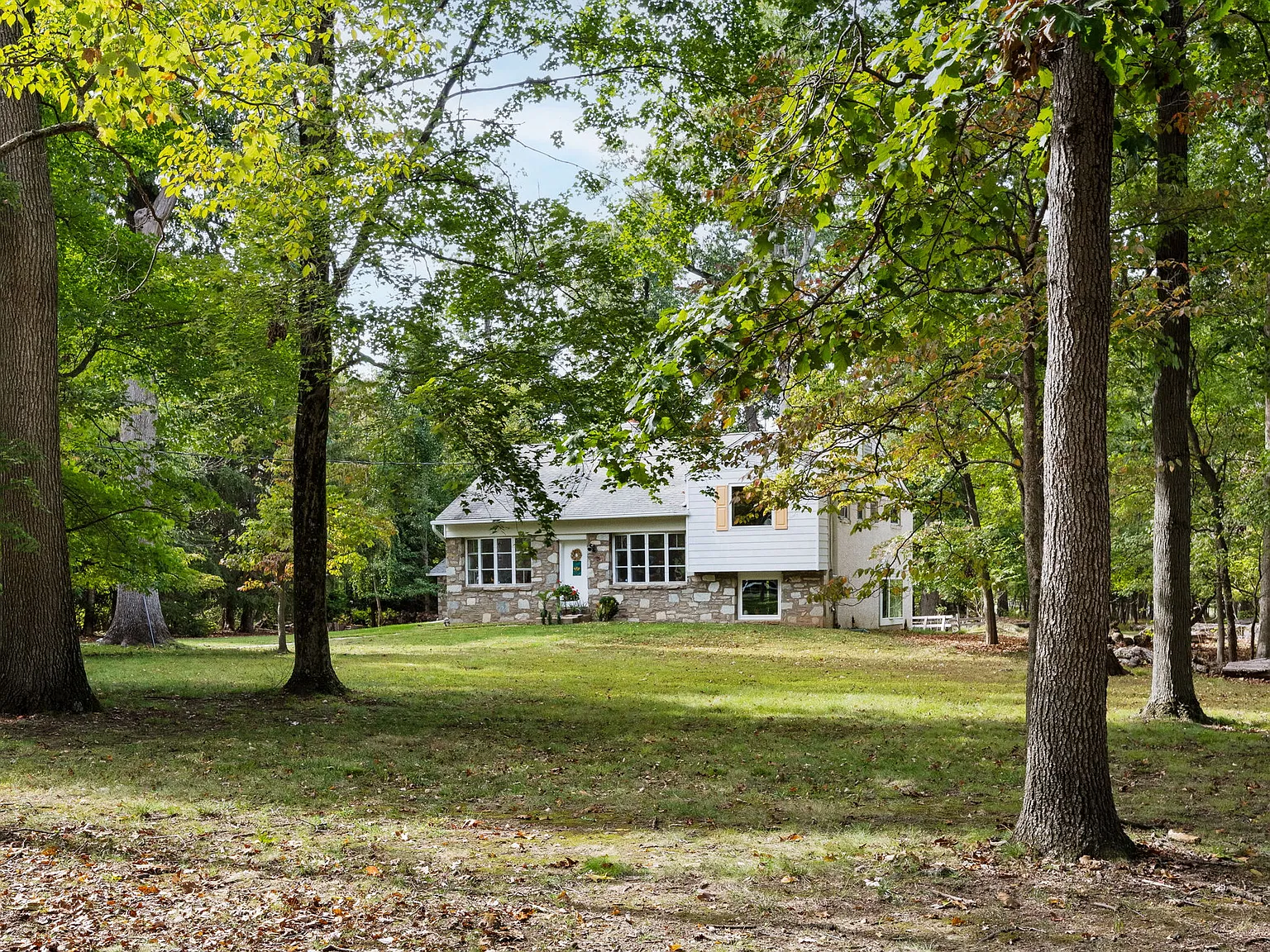 4 bed, 1.5 bath, 2100 sqft, $3,700 — Photo 1