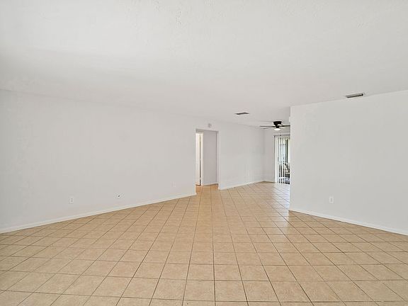 3rd image of 507 SE 8th St #507