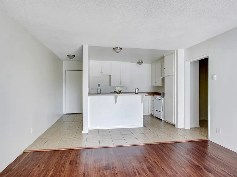 Sepulveda Manhattan Apartments — Photo 2