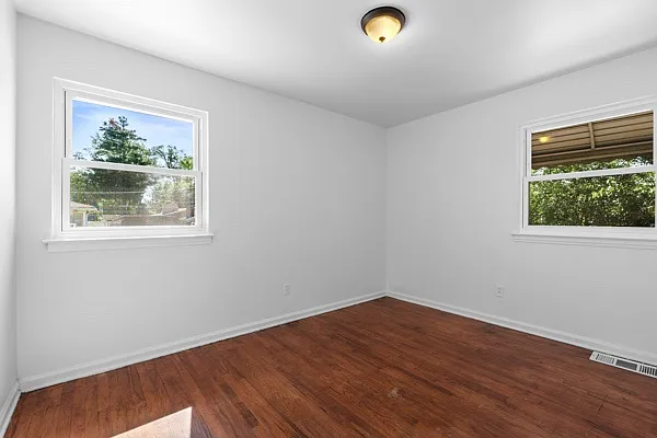 23437 Peters Ave — Photo 11