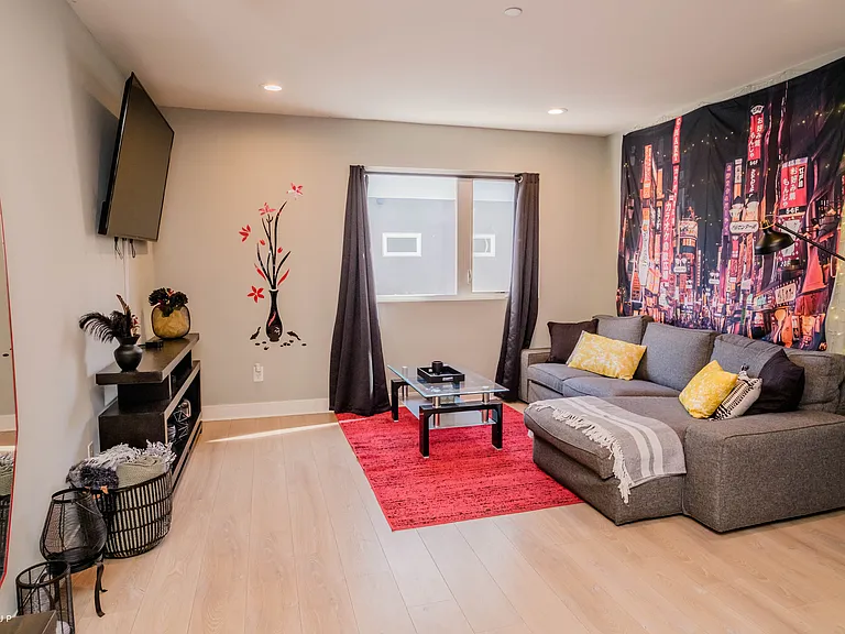 427 N Heliotrope Dr #200 — Photo 39