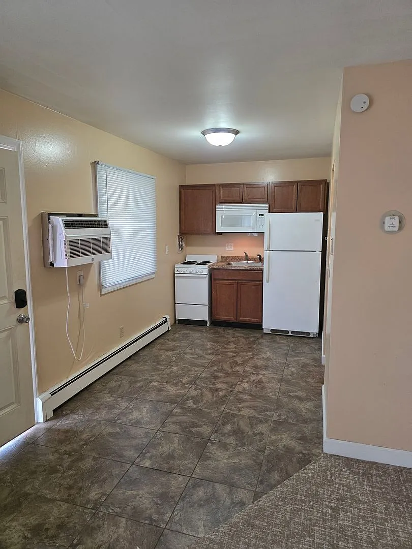 913 Riverview Avenue — Photo 2