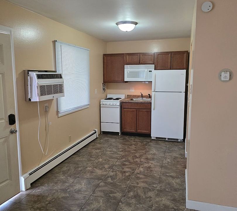 2nd image of 913 Riverview Ave #3