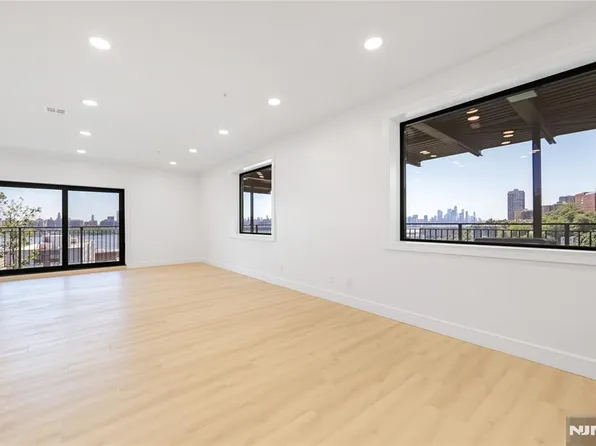 114 Pine Street image 25 of 35