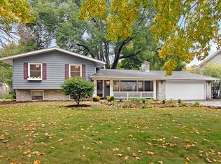 416 S 10th St, St Charles, IL 60174