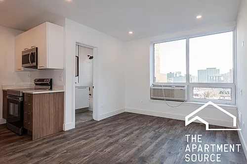 941 W Winona St #609 Photo 1