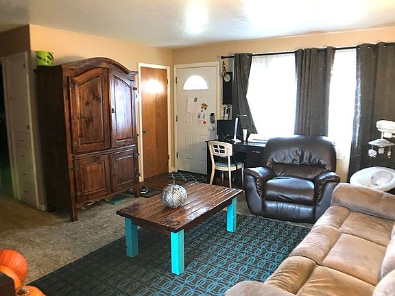 3rd image of 600 N Lawn Dale Dr