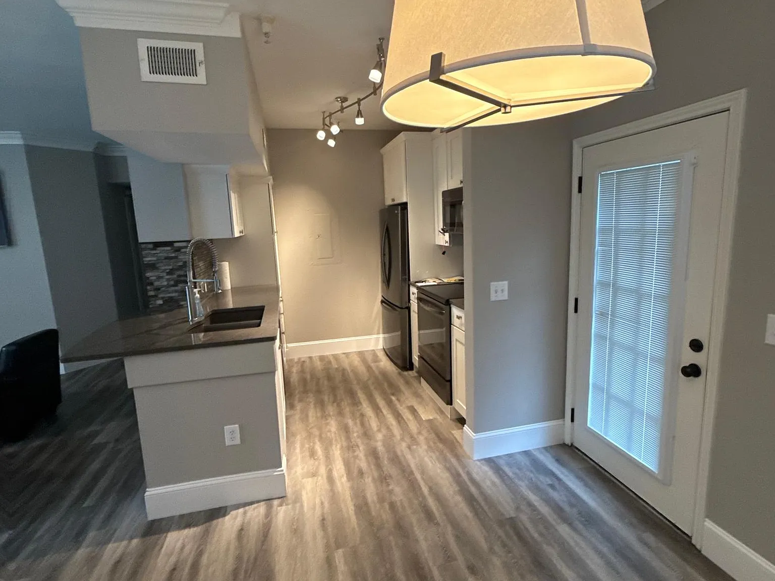 2 bed, 1156 sqft, $2,150 — Photo 2
