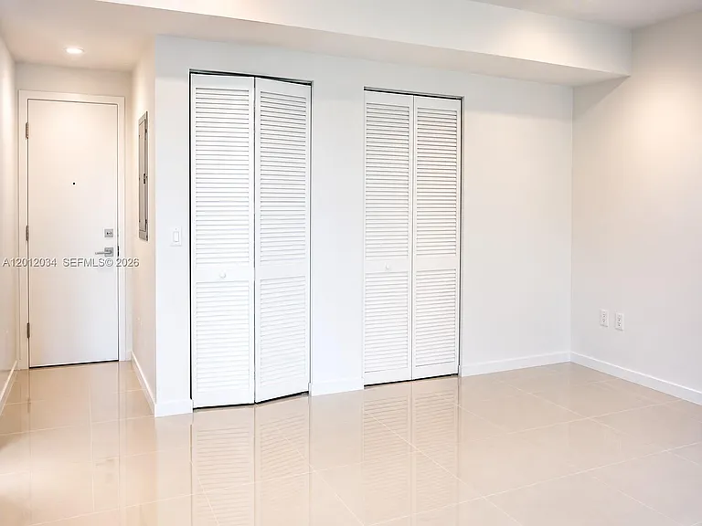 5300 Paseo Dr #405 — Photo 5