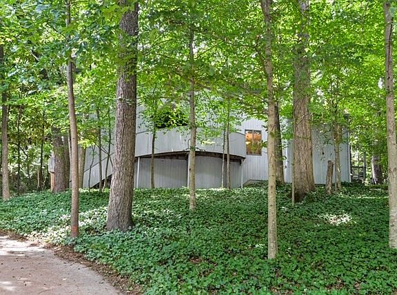 2nd image of 2742 Breckenridge Ct NE