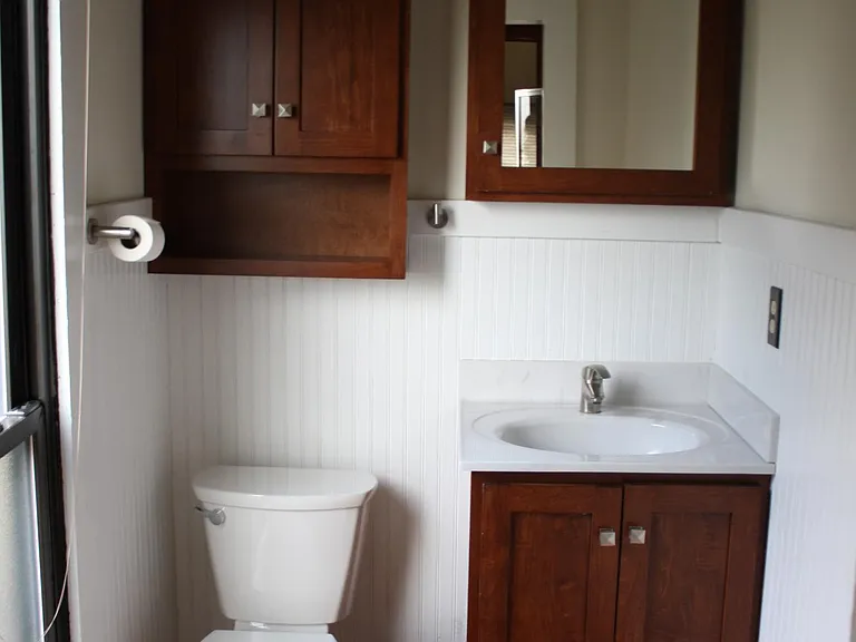 532 N Walnut St — Photo 8