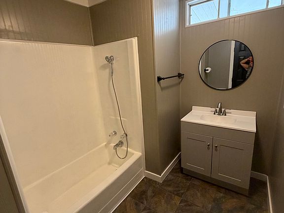 4th image of 32785 Wesley St