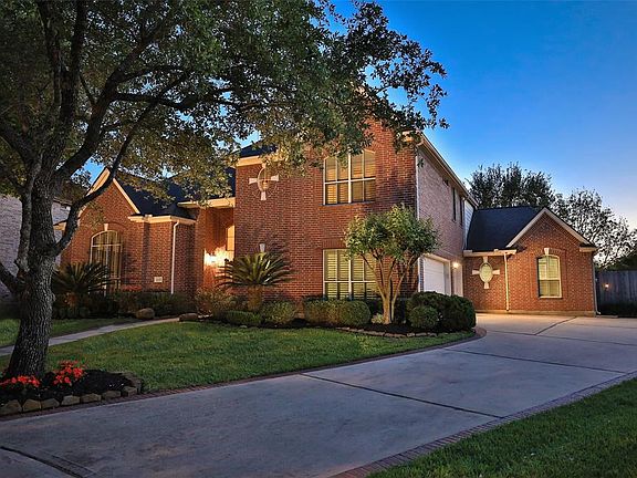 5 BEDROOMS WITH 3 FULL, 2 HALF BATHS, 3 CAR GARAGE & 4,749 SQUARE FEET OF BEAUTY - Located in a small enclave of Champion Forest is this perfect remodeled home. Wonderful 3 car garage at the side of the home for private entry. Behind the gate to the 