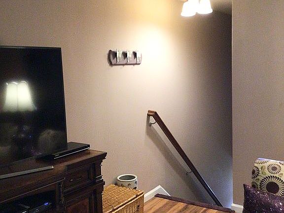 3rd image of 10 Poplar Ct