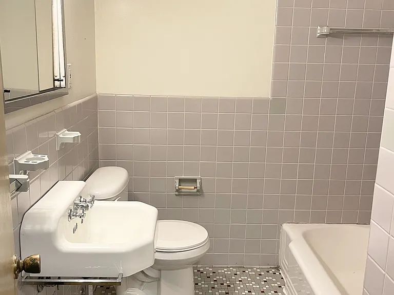 Snelling Avenue Apartments — Photo 11