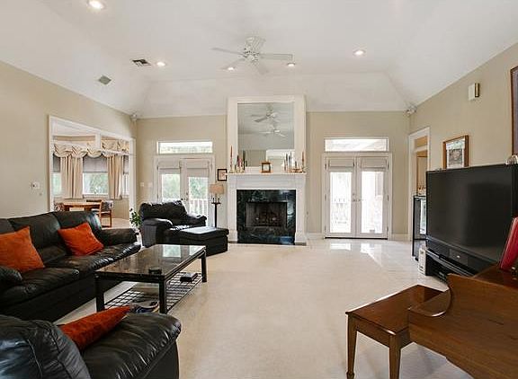 3rd image of 21 Bocage Dr