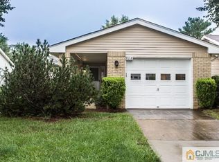 816A Deal Rd, Monroe Township, NJ 08831