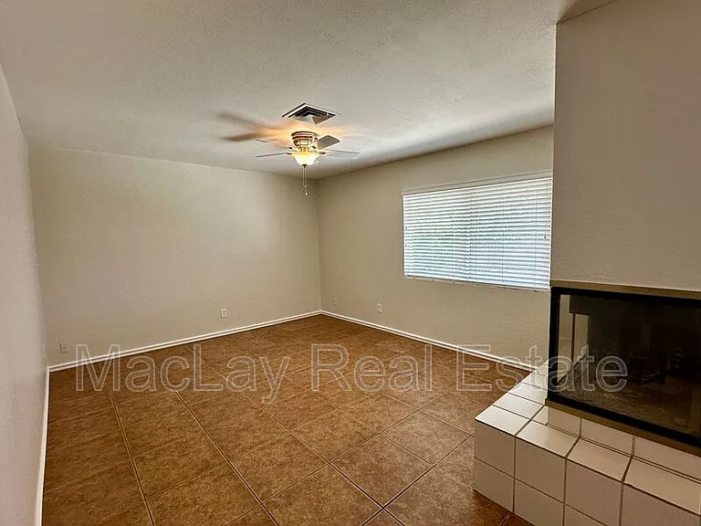 1441 E Diamond Dr — Photo 3