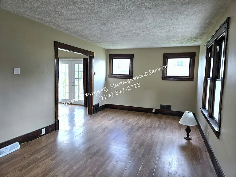 407 Bridge St — Photo 4