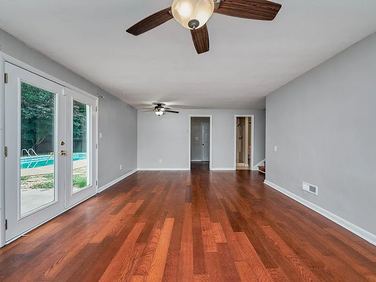 824 Morgan Trl — Photo 24