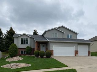 529 Juniper Dr, Bismarck, ND 58503