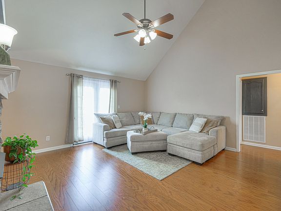 4th image of 1236 Viewmont Dr