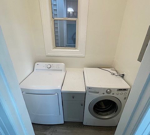 4th image of 305 Arlington St #305