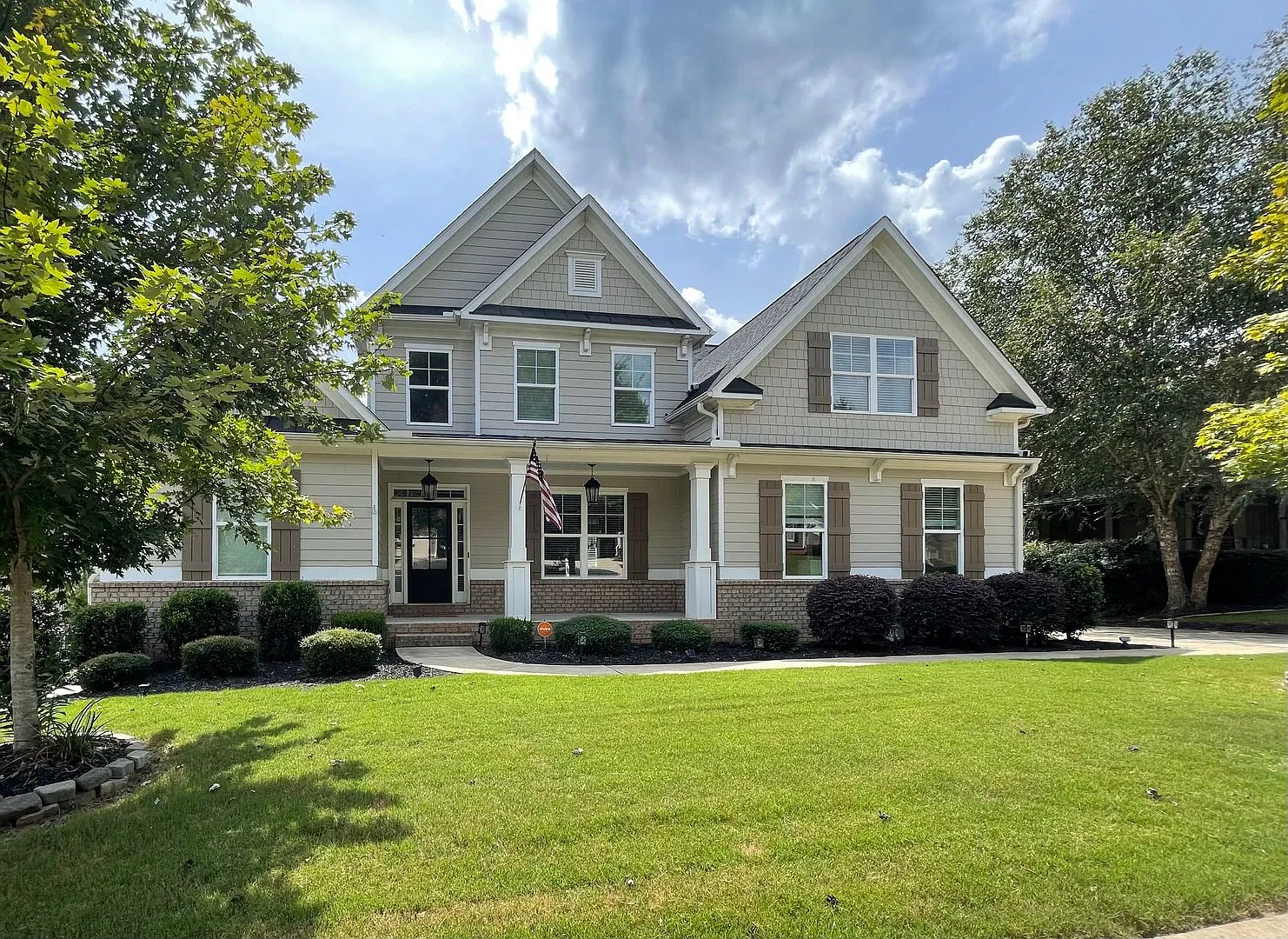 Gorgeous 4 bedroom 3.5 bath home in desirable River Rock Community — Photo 1