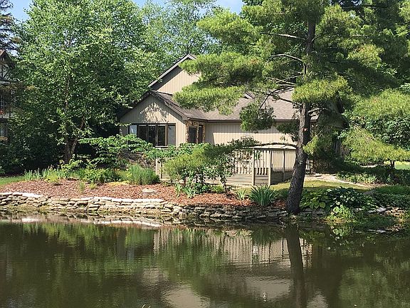5th image of 300 S Lakeview Dr